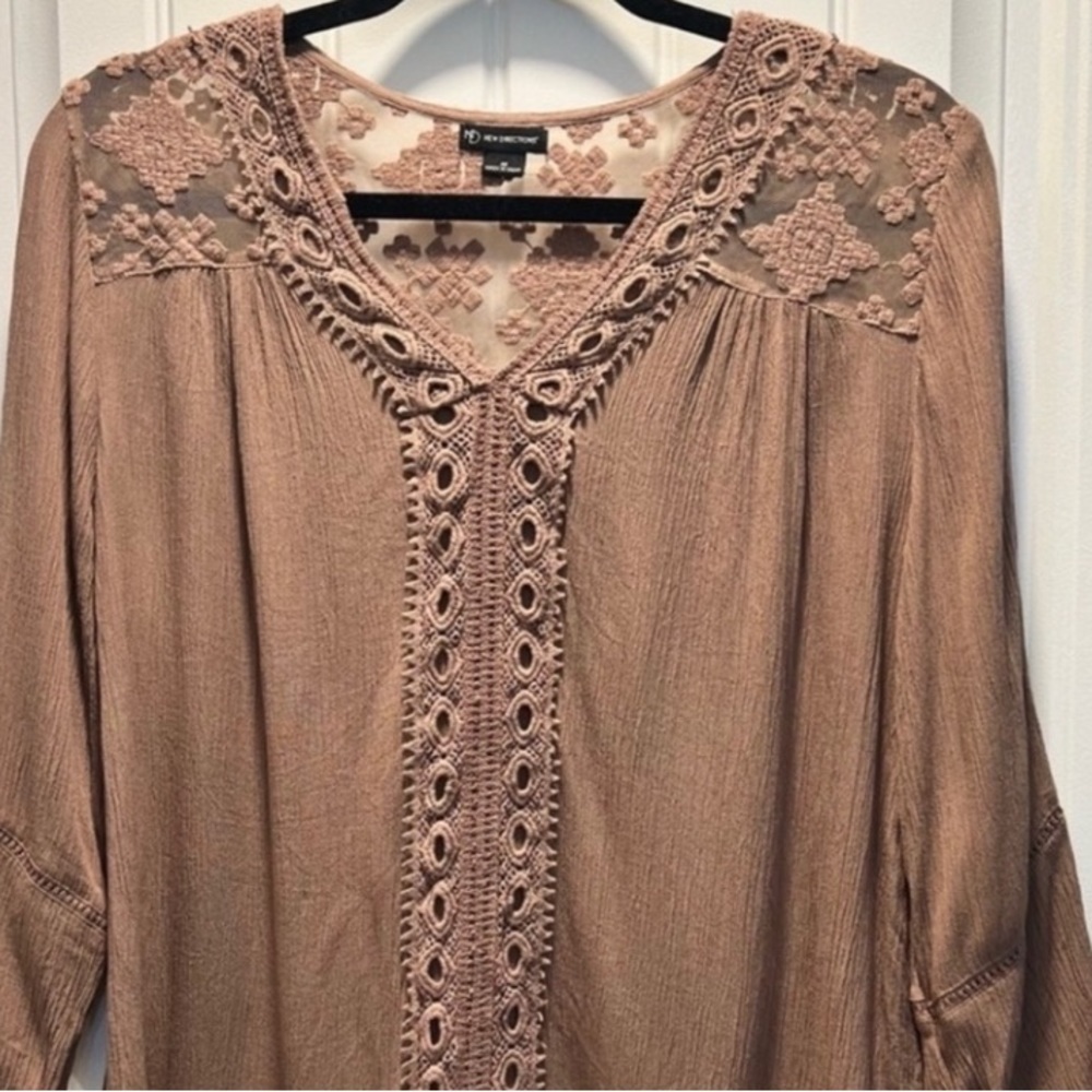 New Directions. Size Medium. Tan tunic top.